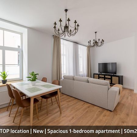 Spacious 1-Bedroom Apartment In The Heart Of Old Town Рига Екстериор снимка