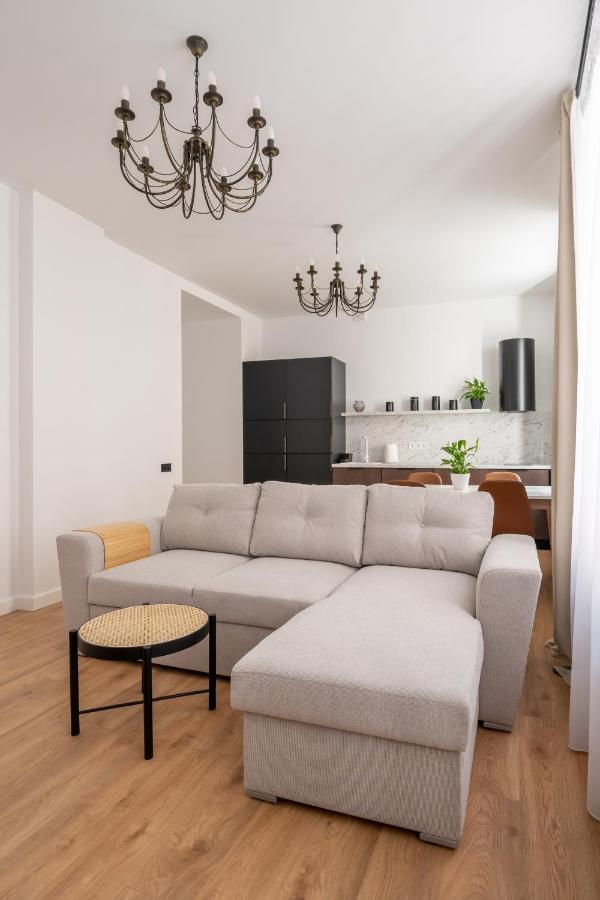 Spacious 1-Bedroom Apartment In The Heart Of Old Town Рига Екстериор снимка