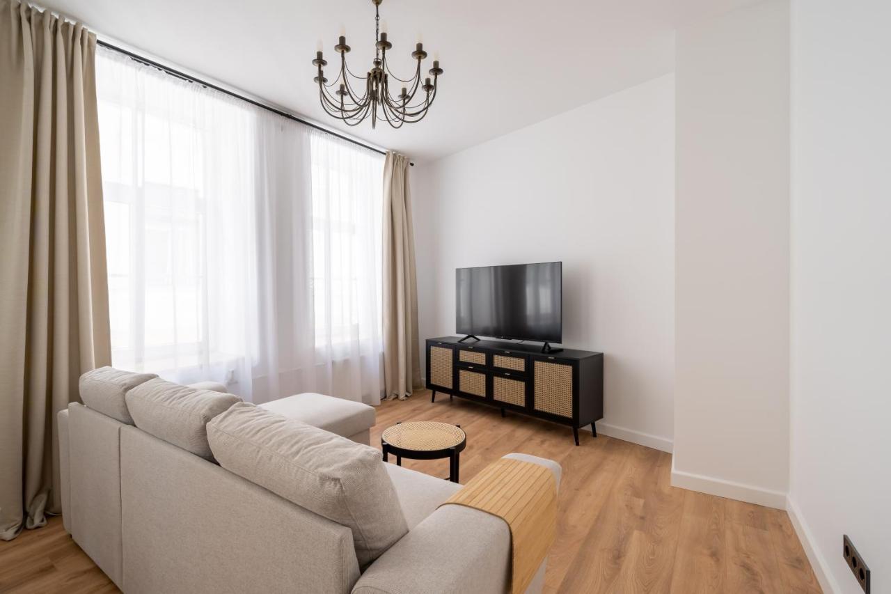 Spacious 1-Bedroom Apartment In The Heart Of Old Town Рига Екстериор снимка