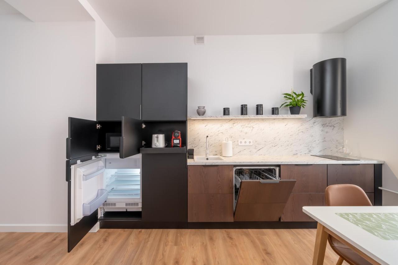 Spacious 1-Bedroom Apartment In The Heart Of Old Town Рига Екстериор снимка