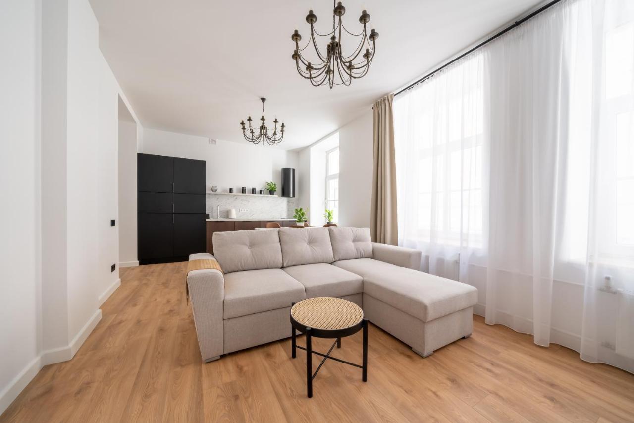 Spacious 1-Bedroom Apartment In The Heart Of Old Town Рига Екстериор снимка