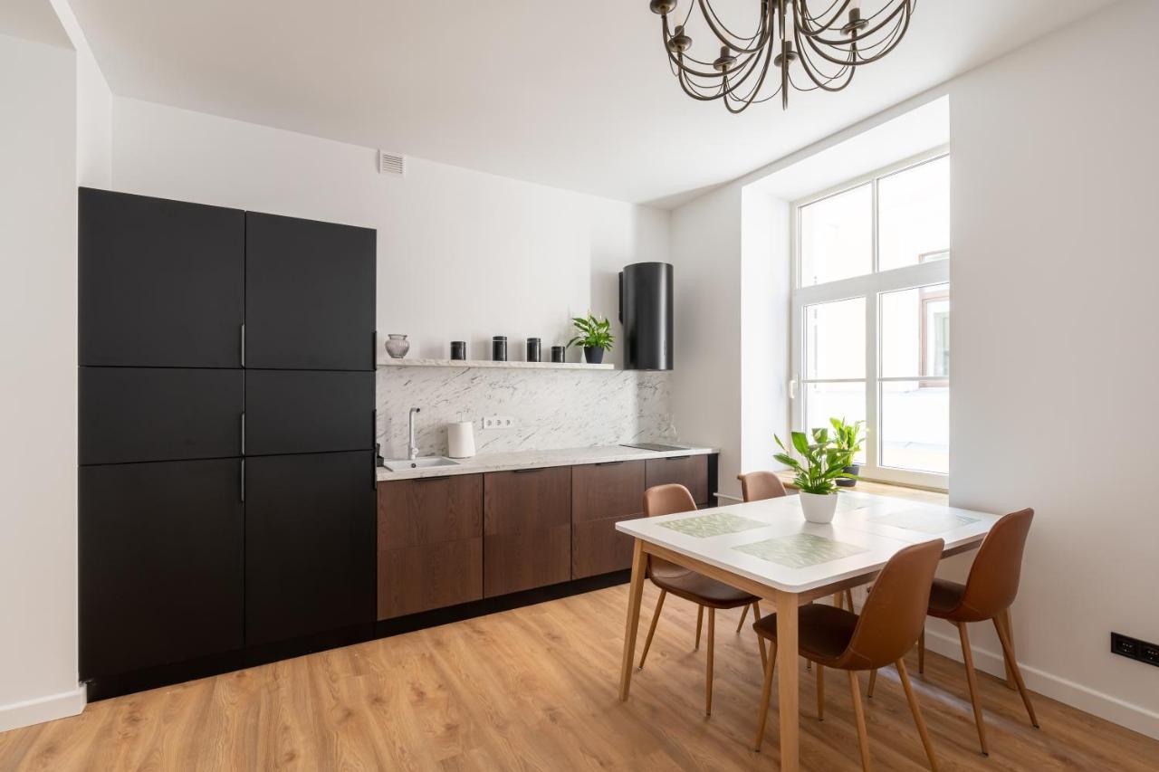 Spacious 1-Bedroom Apartment In The Heart Of Old Town Рига Екстериор снимка