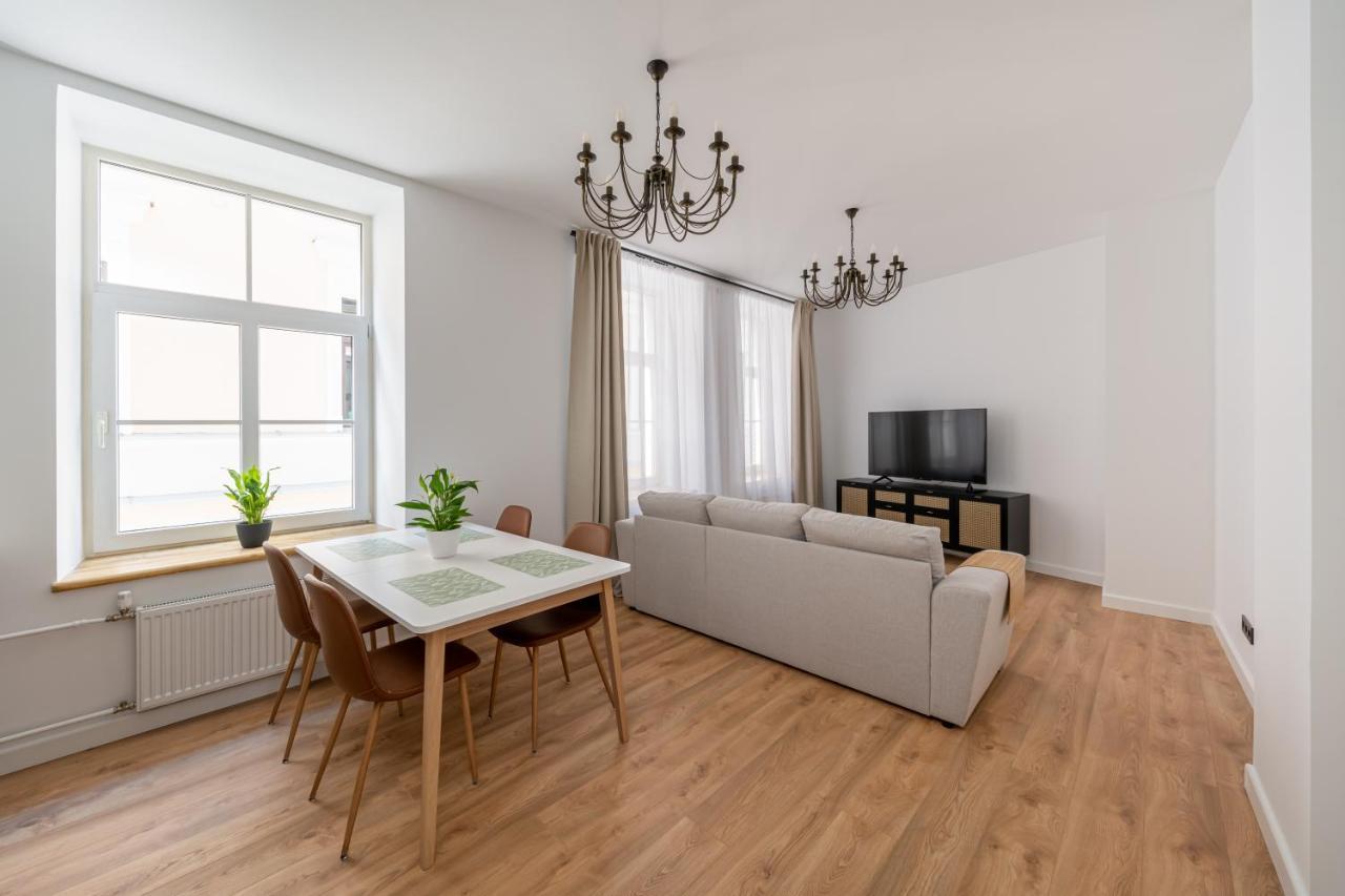 Spacious 1-Bedroom Apartment In The Heart Of Old Town Рига Екстериор снимка