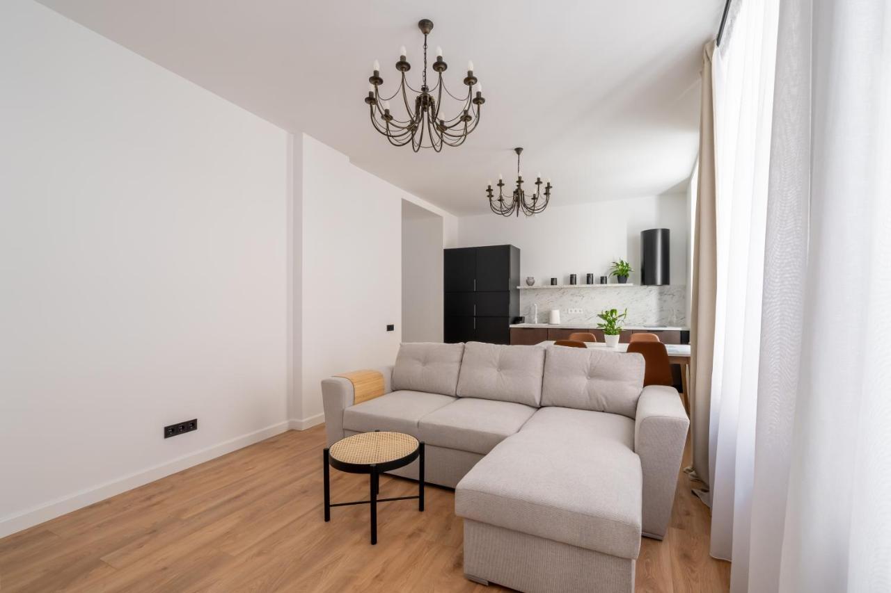 Spacious 1-Bedroom Apartment In The Heart Of Old Town Рига Екстериор снимка