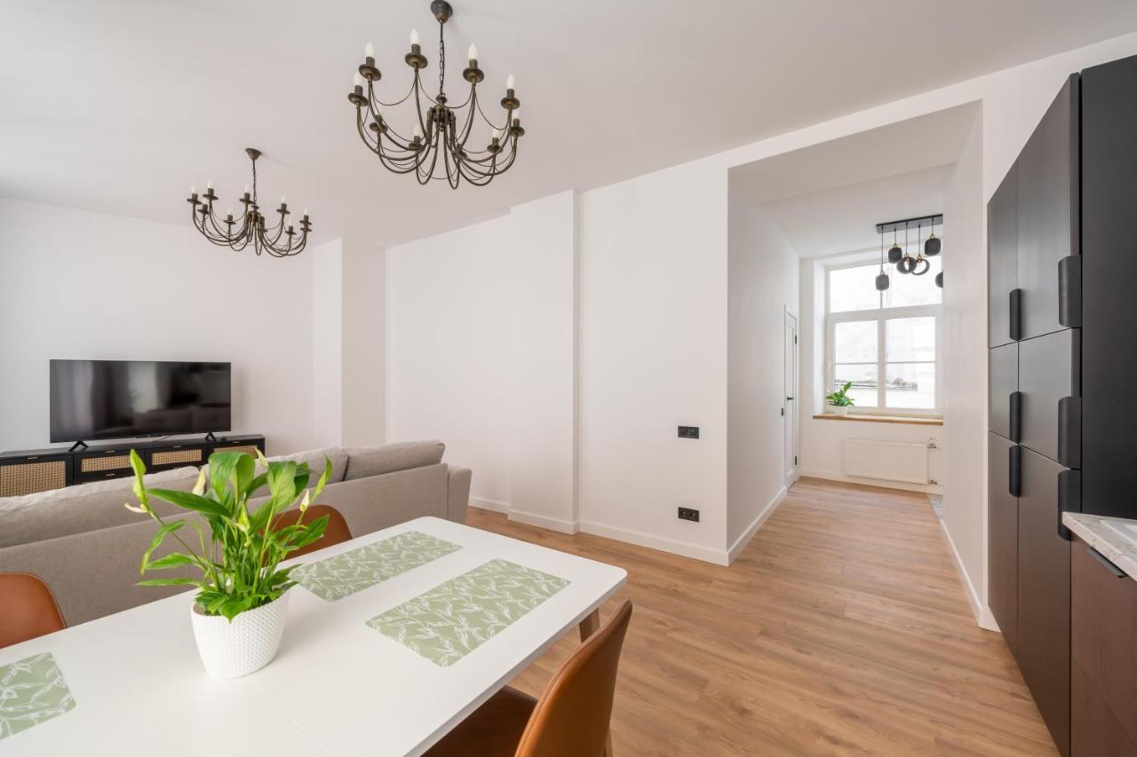 Spacious 1-Bedroom Apartment In The Heart Of Old Town Рига Екстериор снимка