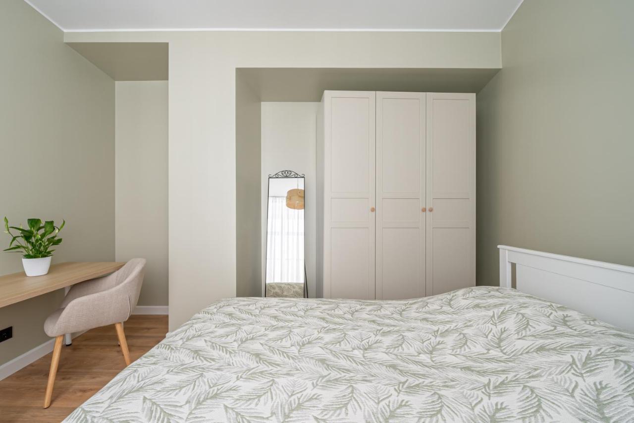Spacious 1-Bedroom Apartment In The Heart Of Old Town Рига Екстериор снимка